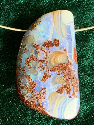 Boulderopal gebohrt.